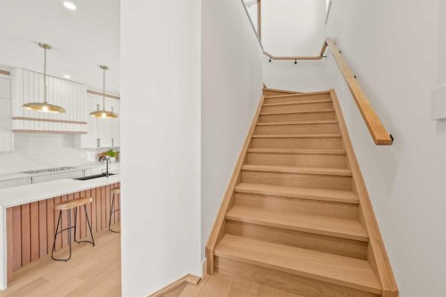 2421 25 Avenue Nw, Calgary, AB - Indoor Photo Showing Other Room