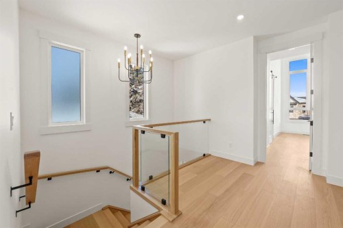 2421 25 Avenue Nw, Calgary, AB - Indoor Photo Showing Other Room