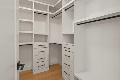 2421 25 Avenue Nw, Calgary, AB - Indoor With Storage