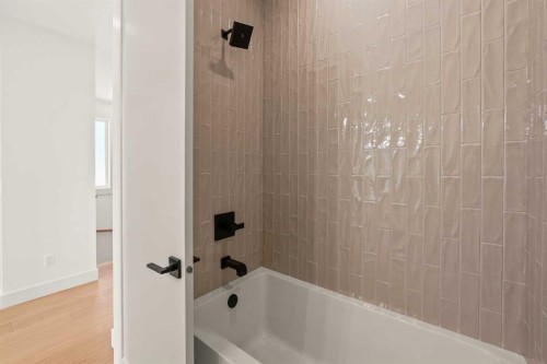2421 25 Avenue Nw, Calgary, AB - Indoor Photo Showing Bathroom