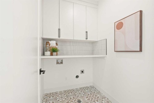2421 25 Avenue Nw, Calgary, AB - Indoor Photo Showing Other Room