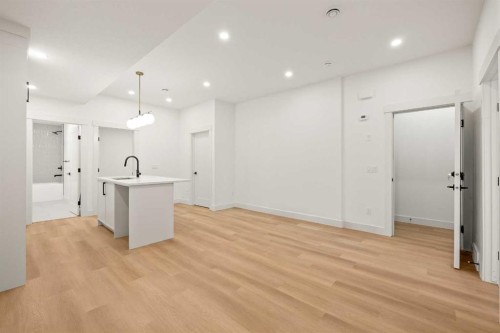 2421 25 Avenue Nw, Calgary, AB - Indoor