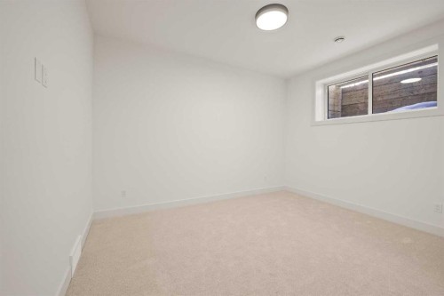 2421 25 Avenue Nw, Calgary, AB - Indoor Photo Showing Other Room