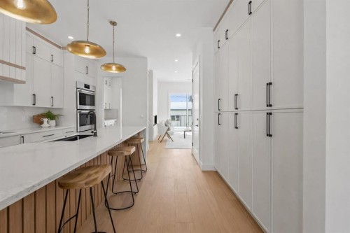 2421 25 Avenue Nw, Calgary, AB - Indoor Photo Showing Kitchen With Upgraded Kitchen