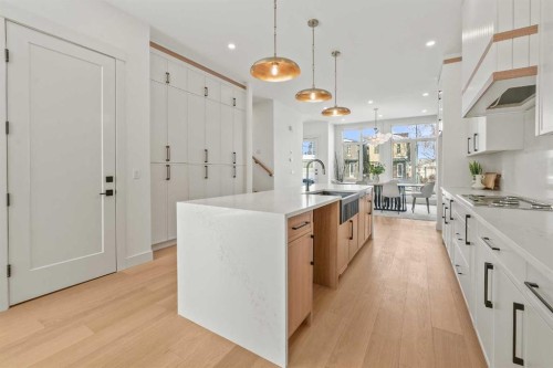 2421 25 Avenue Nw, Calgary, AB - Indoor Photo Showing Kitchen With Upgraded Kitchen