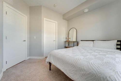 165 Evanscrest Gardens Nw, Calgary, AB - Indoor Photo Showing Bedroom