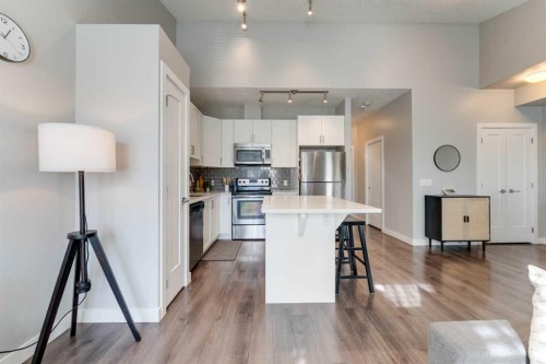 165 Evanscrest Gardens Nw, Calgary, AB - Indoor Photo Showing Kitchen With Stainless Steel Kitchen