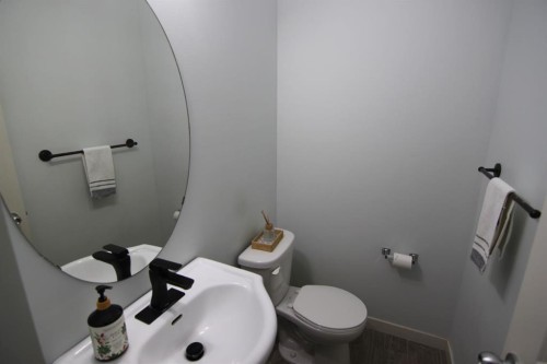 337 Copperpond Landing Se, Calgary, AB - Indoor Photo Showing Bathroom