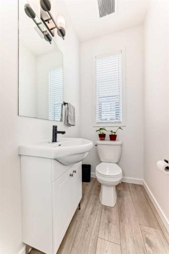 76 Walgrove Common Se, Calgary, AB - Indoor Photo Showing Bathroom