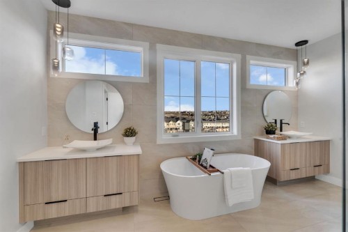 28 Spring Creek Point Sw, Calgary, AB - Indoor Photo Showing Bathroom