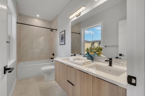 28 Spring Creek Point Sw, Calgary, AB - Indoor Photo Showing Bathroom