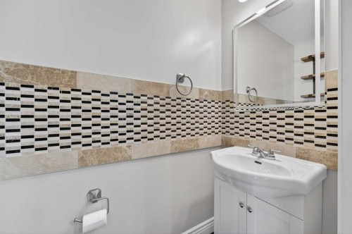 132 Erin Grove Close Se, Calgary, AB - Indoor Photo Showing Bathroom