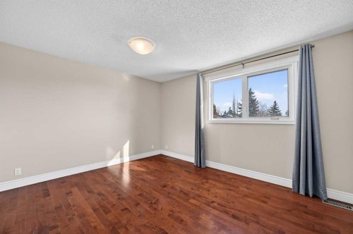 132 Erin Grove Close Se, Calgary, AB - Indoor Photo Showing Other Room