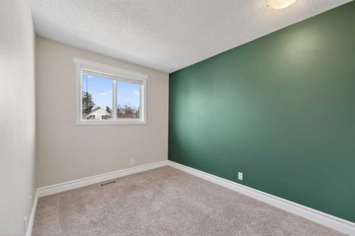 132 Erin Grove Close Se, Calgary, AB - Indoor Photo Showing Other Room