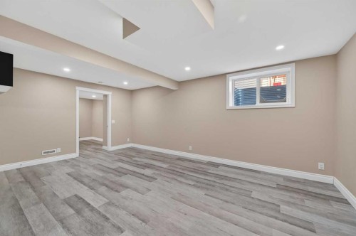 132 Erin Grove Close Se, Calgary, AB - Indoor