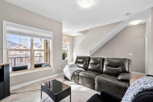 603-32 Horseshoe Crescent, Cochrane, AB - Indoor Photo Showing Living Room