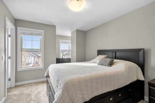 603-32 Horseshoe Crescent, Cochrane, AB - Indoor Photo Showing Bedroom