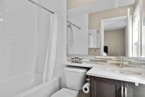 603-32 Horseshoe Crescent, Cochrane, AB - Indoor Photo Showing Bathroom