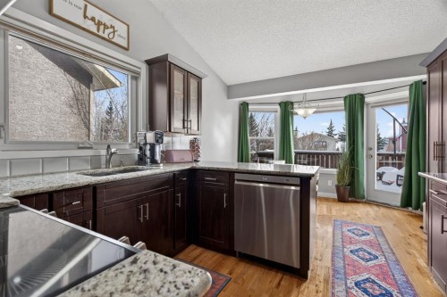 57 Shannon Circle Sw, Calgary, AB - Indoor Photo Showing Kitchen