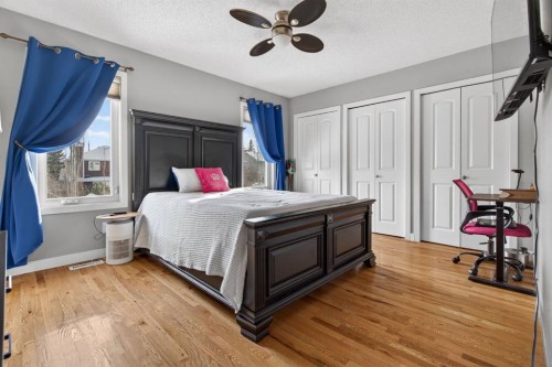 57 Shannon Circle Sw, Calgary, AB - Indoor Photo Showing Bedroom
