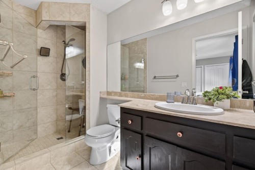 57 Shannon Circle Sw, Calgary, AB - Indoor Photo Showing Bathroom