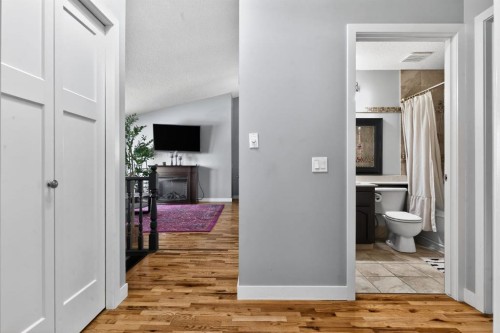 57 Shannon Circle Sw, Calgary, AB - Indoor