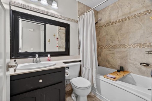 57 Shannon Circle Sw, Calgary, AB - Indoor Photo Showing Bathroom