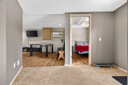 57 Shannon Circle Sw, Calgary, AB - Indoor Photo Showing Other Room