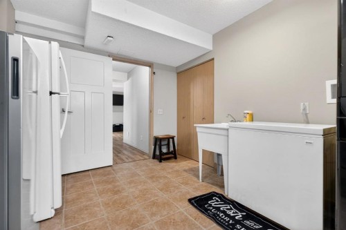 57 Shannon Circle Sw, Calgary, AB - Indoor Photo Showing Other Room