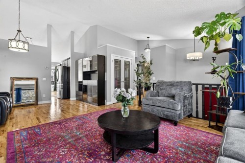 57 Shannon Circle Sw, Calgary, AB - Indoor Photo Showing Living Room