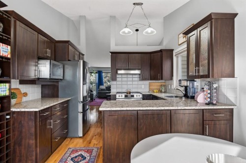 57 Shannon Circle Sw, Calgary, AB - Indoor Photo Showing Kitchen