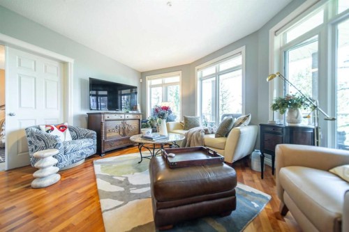 205-4 Hemlock Crescent Sw, Calgary, AB - Indoor Photo Showing Living Room