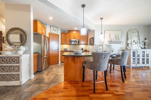 205-4 Hemlock Crescent Sw, Calgary, AB - Indoor Photo Showing Other Room