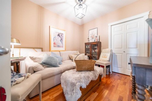 205-4 Hemlock Crescent Sw, Calgary, AB - Indoor Photo Showing Other Room