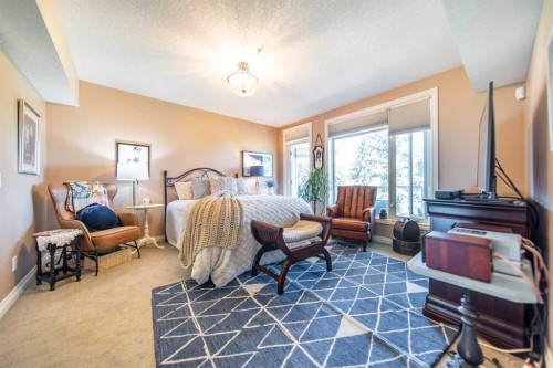 205-4 Hemlock Crescent Sw, Calgary, AB - Indoor Photo Showing Bedroom