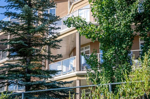 205-4 Hemlock Crescent Sw, Calgary, AB - Outdoor