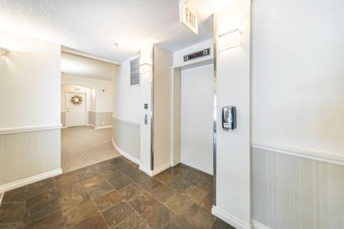 205-4 Hemlock Crescent Sw, Calgary, AB - Indoor Photo Showing Other Room