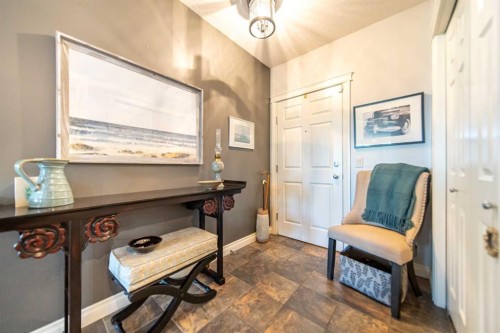205-4 Hemlock Crescent Sw, Calgary, AB - Indoor Photo Showing Other Room