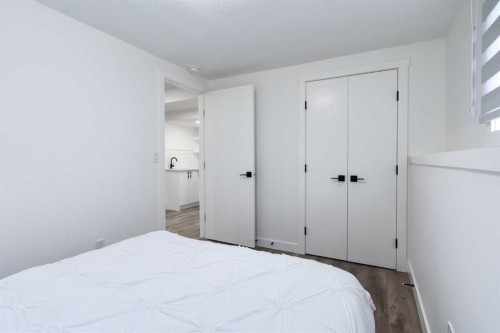 6163 Penworth Road Se, Calgary, AB - Indoor Photo Showing Bedroom