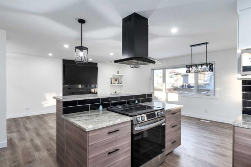 6163 Penworth Road Se, Calgary, AB - Indoor Photo Showing Kitchen