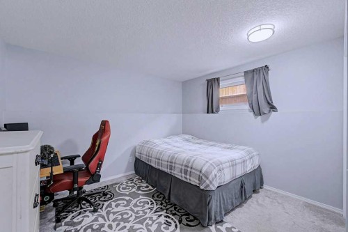 24 Sunlake Circle Se, Calgary, AB - Indoor Photo Showing Bedroom