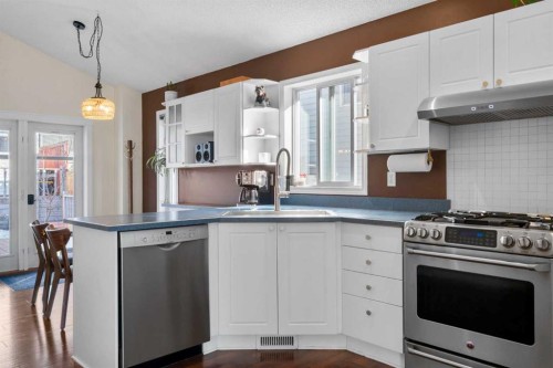 268 Mt Aberdeen Close Se, Calgary, AB - Indoor Photo Showing Kitchen