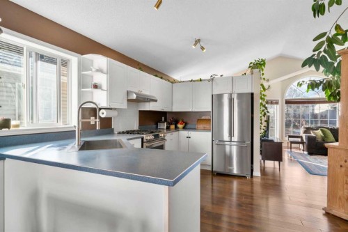 268 Mt Aberdeen Close Se, Calgary, AB - Indoor Photo Showing Kitchen