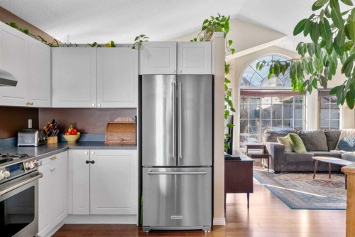 268 Mt Aberdeen Close Se, Calgary, AB - Indoor Photo Showing Kitchen