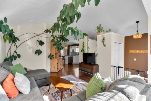 268 Mt Aberdeen Close Se, Calgary, AB - Indoor Photo Showing Living Room