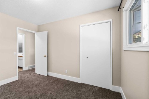 1007 Hunterston Place Nw, Calgary, AB - Indoor Photo Showing Other Room