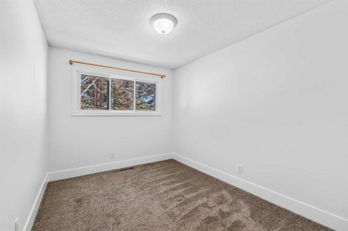 1007 Hunterston Place Nw, Calgary, AB - Indoor Photo Showing Other Room