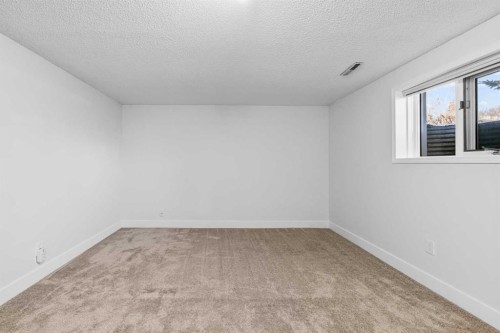 1007 Hunterston Place Nw, Calgary, AB - Indoor Photo Showing Other Room