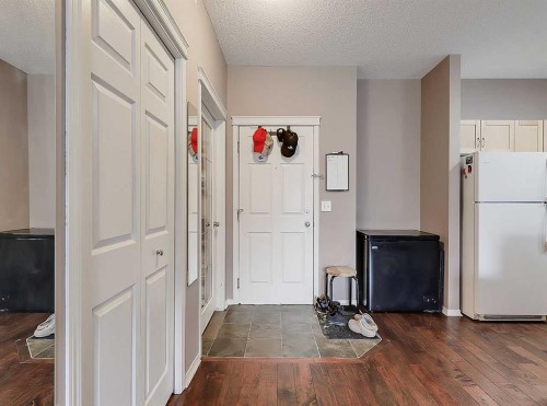 2313-70 Panamount Drive Nw, Calgary, AB - Indoor Photo Showing Other Room
