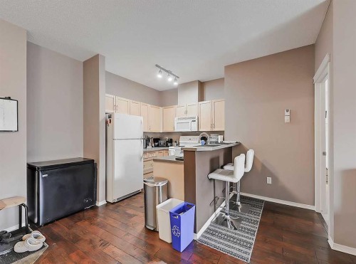 2313-70 Panamount Drive Nw, Calgary, AB - Indoor Photo Showing Kitchen